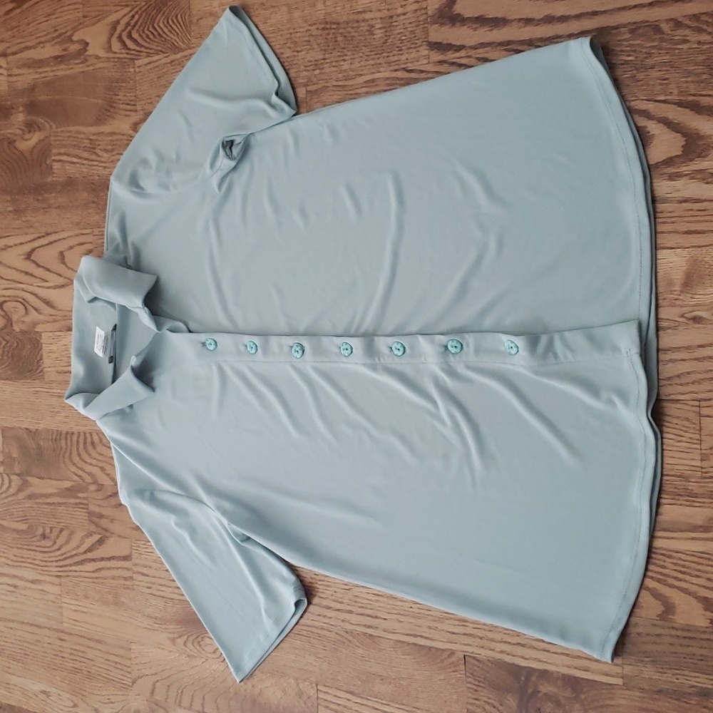(XS) Kim & Co. Collared Lightweight Athleisure Top in Sage Made in Canada